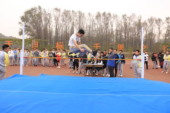 说明: D:\桌面文件整理到了D盘\北京市商业学校第三十四次运动会\新建文件夹 (2)\IMG_9464.JPG