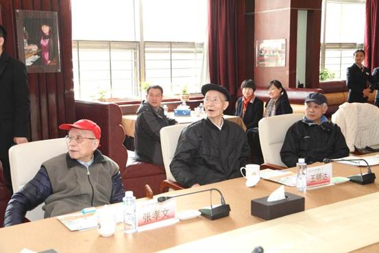 说明:C:\Users\Administrator\AppData\Local\Microsoft\Windows\INetCache\Content.Word\2-老领导听取汇报(1).jpg